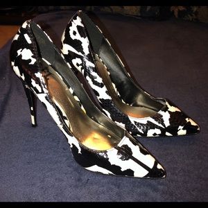 Black and White Print Woman Pump Shoe